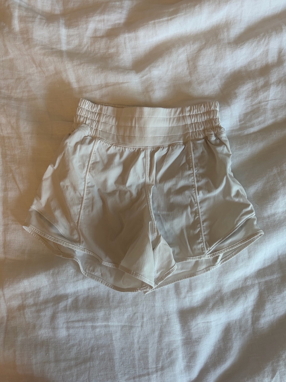 Lululemon - Hotty Hot High-Rise Lined Shorts 4” - White - Size 0 !! ☁️